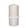 Festligt pelarljus JULIETTA med sidenring, krämfärgat, 15cm, Ø7cm, 63 timmar