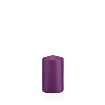 Stumpvaxljus MAEVA, violett, 10cm, Ø6cm, 33h - Tillverkad i Tyskland