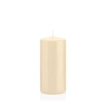 Stumpvaxljus MAEVA, krämfärgat, 15cm, Ø7cm, 63 timmar - Tillverkat i Tyskland Stumpvaxljus MAEVA, krämfärgat, 15cm, Ø7cm, 63 timmar - Tillverkat i Tyskland