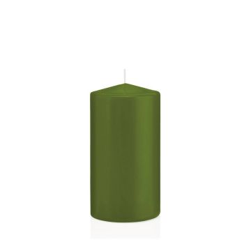 Stumpvaxljus MAEVA, olivgrönt, 15cm, Ø8cm, 69h - Tillverkat i Tyskland Stumpvaxljus MAEVA, olivgrönt, 15cm, Ø8cm, 69h - Tillverkat i Tyskland