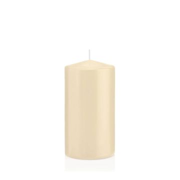 Stumpvaxljus MAEVA, krämfärgat, 15cm, Ø8cm, 69 timmar - Tillverkat i Tyskland Stumpvaxljus MAEVA, krämfärgat, 15cm, Ø8cm, 69 timmar - Tillverkat i Tyskland