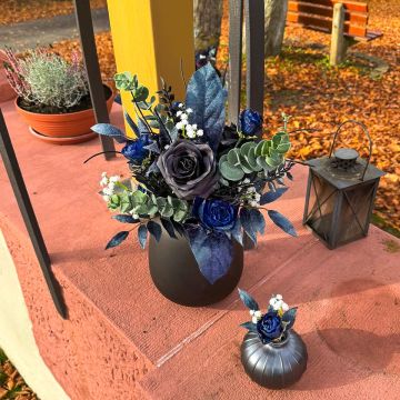 Midnight Bloom brudbukett & knapphålsblomma – kundönskemål från Julie Fleur