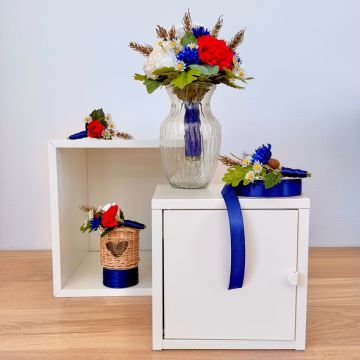 Där kärleken växer och värden blommar - kundönskemål: brudbukett med broscher från Tina Där kärleken växer och värden blommar - kundönskemål: brudbukett med broscher från Tina