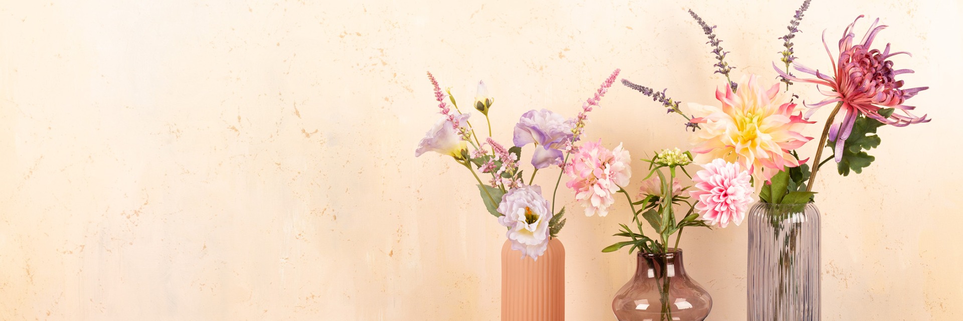 Konstgjorda blommor som äkta