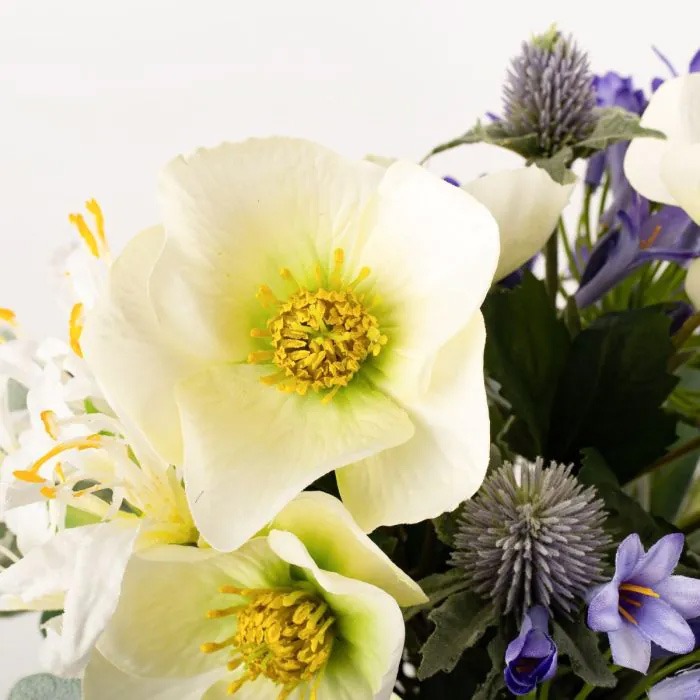 konstgjorda vinterblommor som äkta