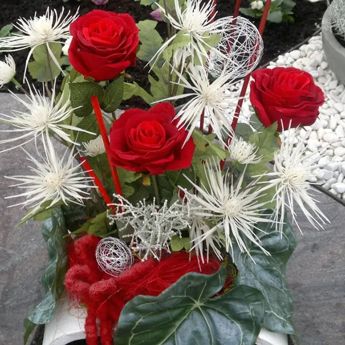 Konstblommor för kyrkogården