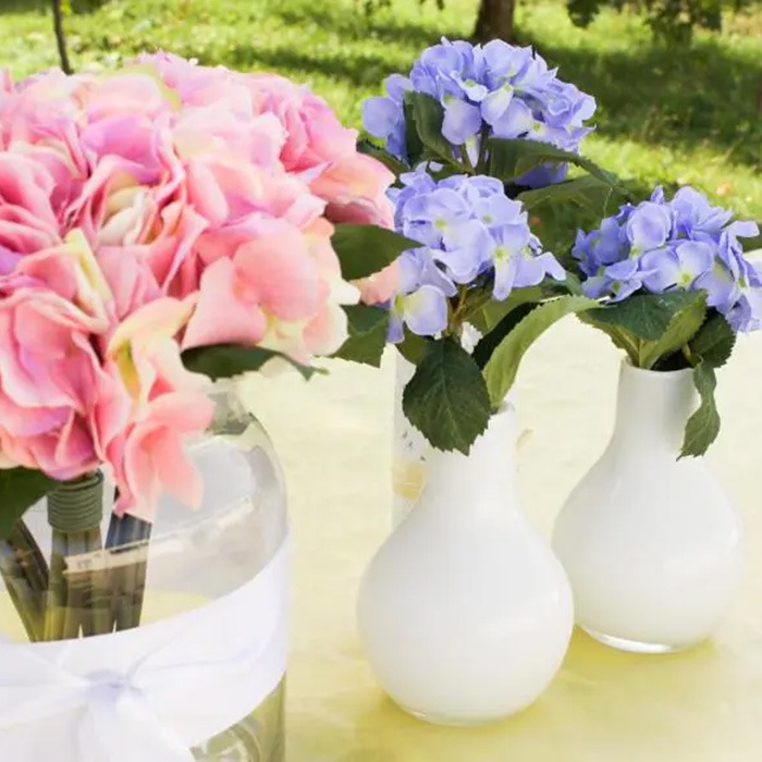 Konstblommor för trädgårdsfesten